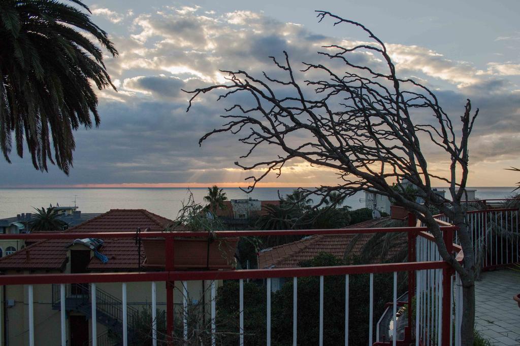 Casa Per Ferie Raggio Di Sole Bed & Breakfast Ceriale Bagian luar foto
